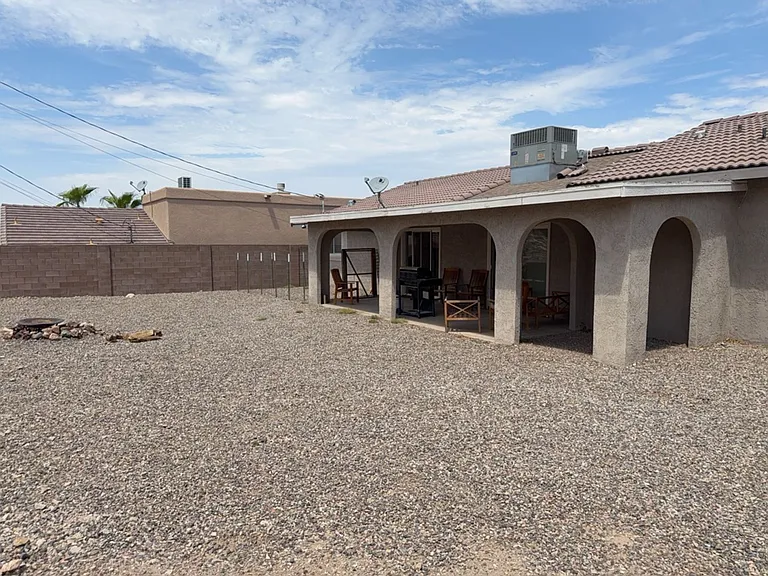 1910 Cabana Dr — Photo 27