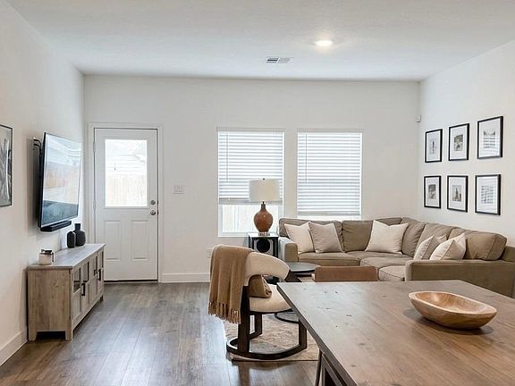 4th image of 13513 Menard Way