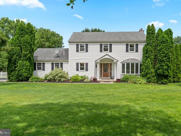 71 Crosskeys Dr, Garnet Valley, PA 19060