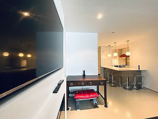 4th image of 117 E 57th St #206