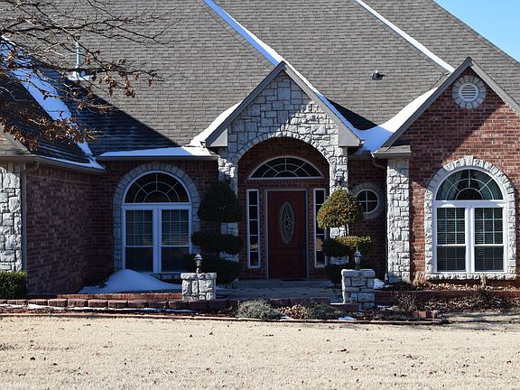 2nd image of 605 Rose Ave