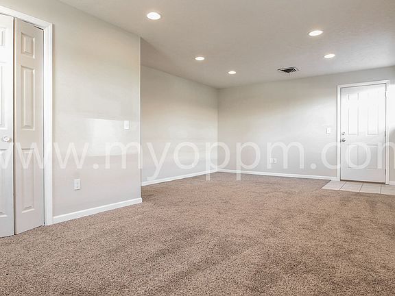 3rd image of 806 N 46th St #806/01