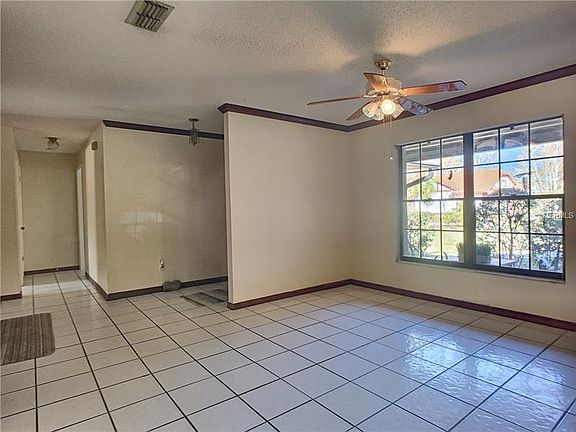 3rd image of 7588 Glenmoor Ln