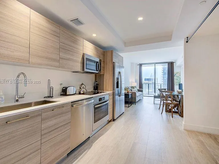 121 NE 34th St #1603 — Photo 2