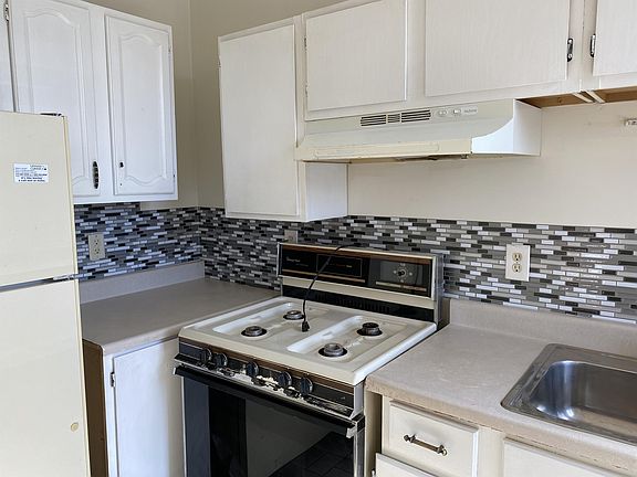 4th image of 112 Burnet Ave #2