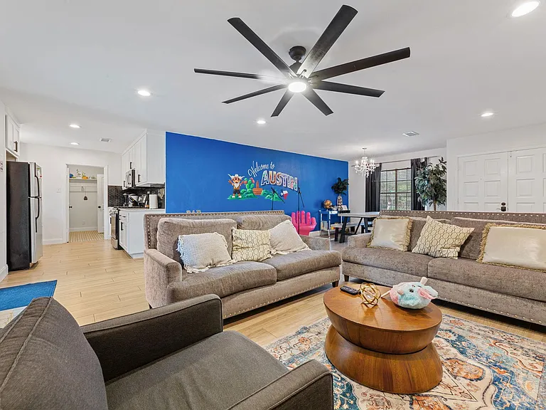 201 Fairlane Dr — Photo 8