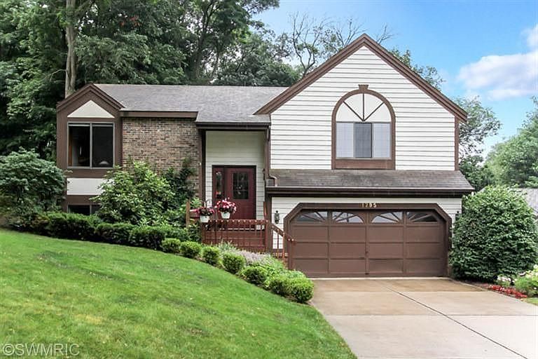1st image of 1295 Gladstone Dr SE