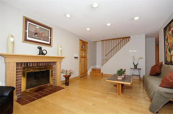 5 bed, 3300 sqft, $7,500 — Photo 4