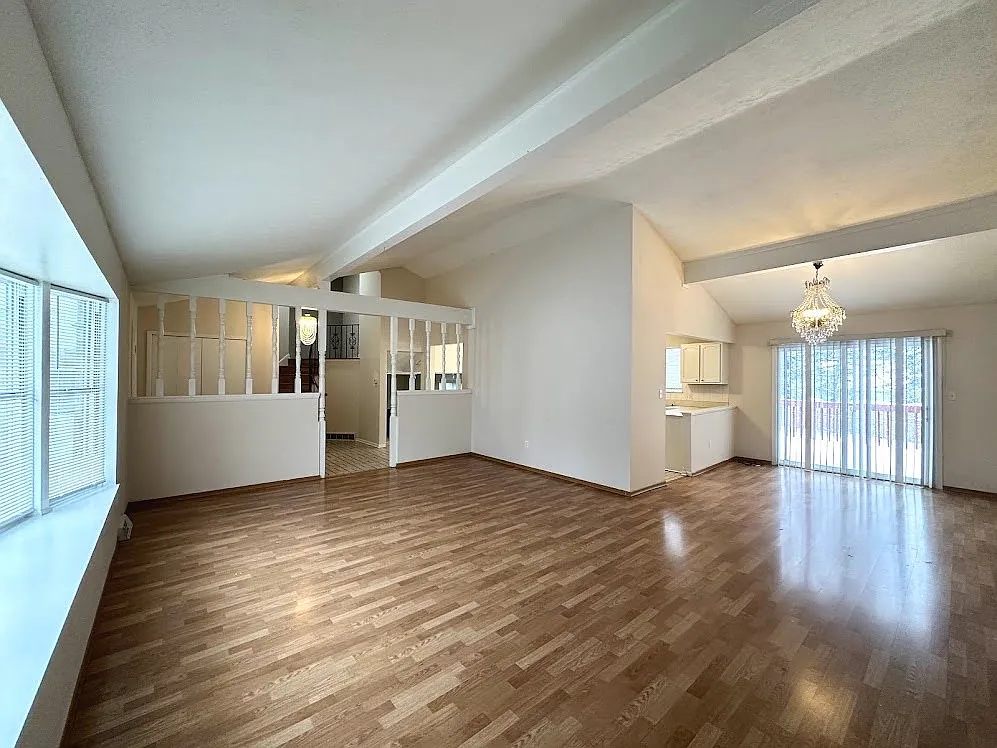 3 bed, 1.5 bath, 2554 sqft, $2,395 — Photo 3