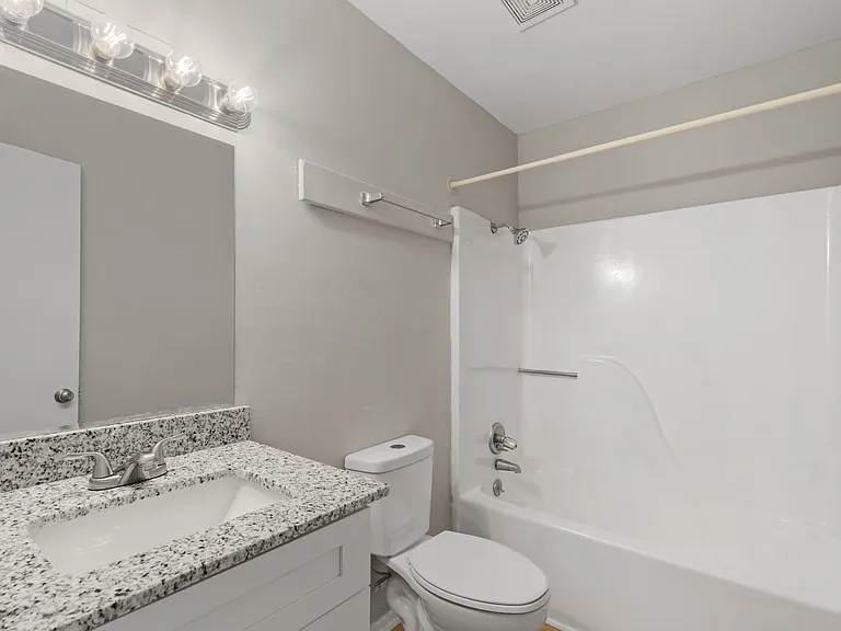 Cedarwood Apartments — Photo 24