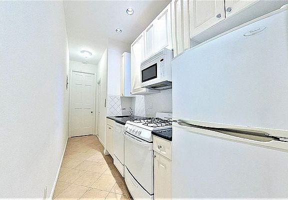 3rd image of 101 Lexington Ave APT 2D