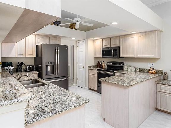 3rd image of 5035 Strafford Oaks Dr