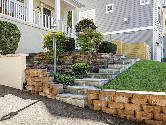 4th image of 1102 Saint Charles Ct