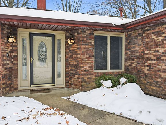 3rd image of 4801 N Camelot Dr