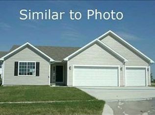 2826 Sweetwater Dr, Des Moines, IA 50320