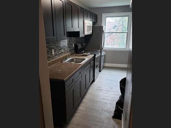 5th image of 5931 N Warnock St #1