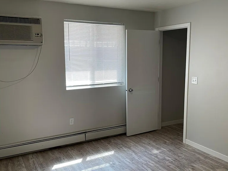 917 E College St #3 — Photo 17