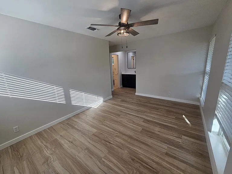 3402 Laguna Dr — Photo 15