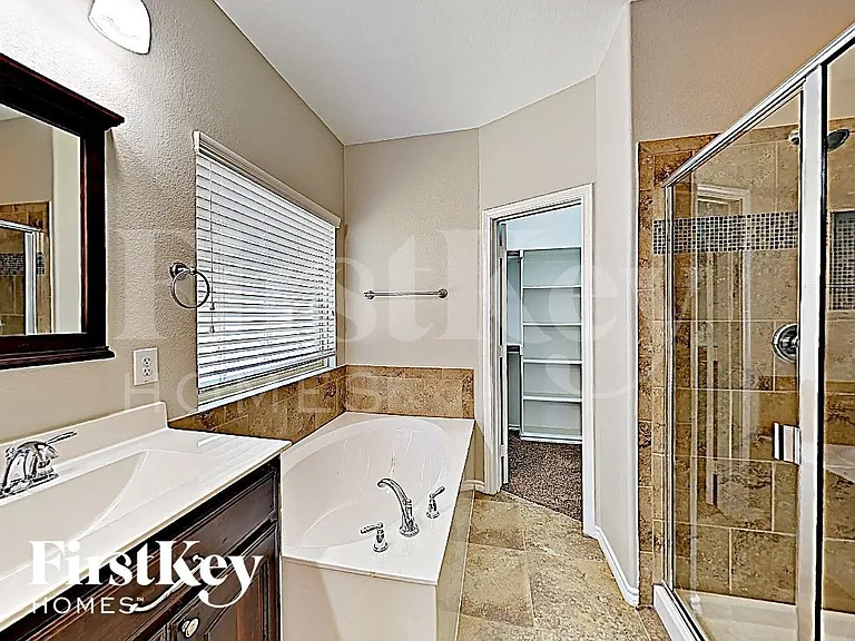 1724 Henderson Dr — Photo 10