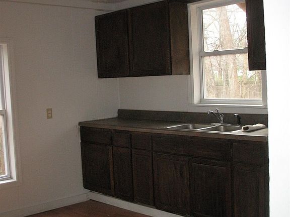 4th image of 407 Laura Ave