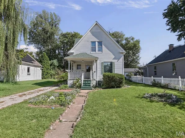 850 Holyoake Rd, Edwardsville, IL 62025