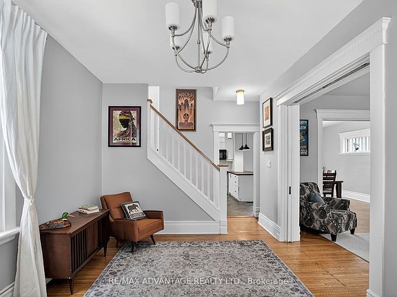 5th image of 258 Ridout St S