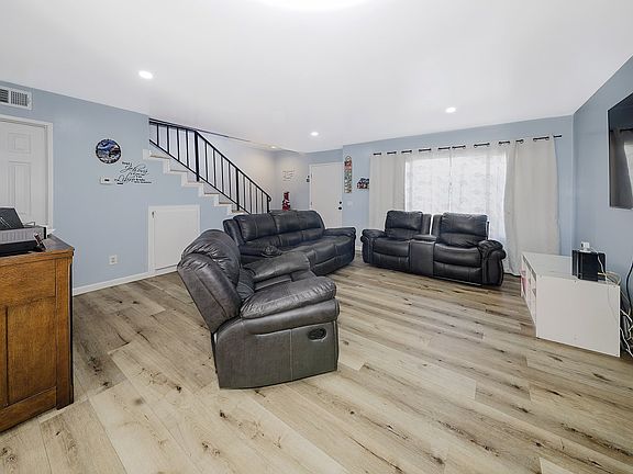 5th image of 9318 Van Nuys Blvd Unit 26