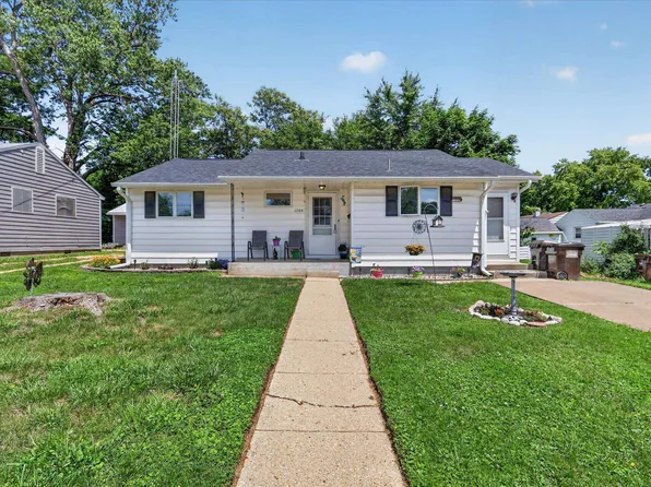 1204 W Violet St, Freeport, IL 61032