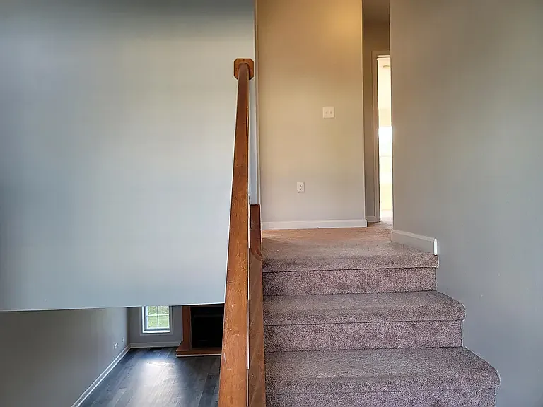 658 S Keyser Ave — Photo 6