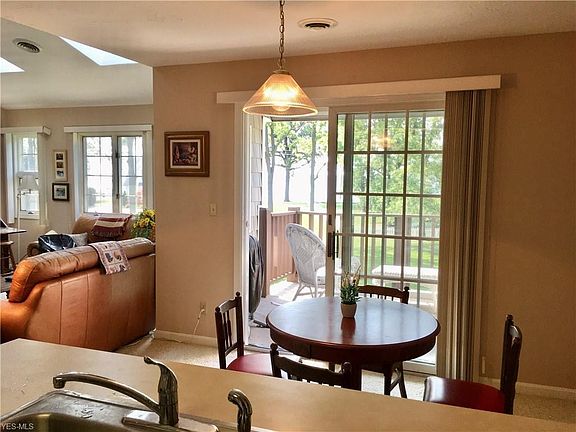 5th image of 111 W Lakeshore Dr #D