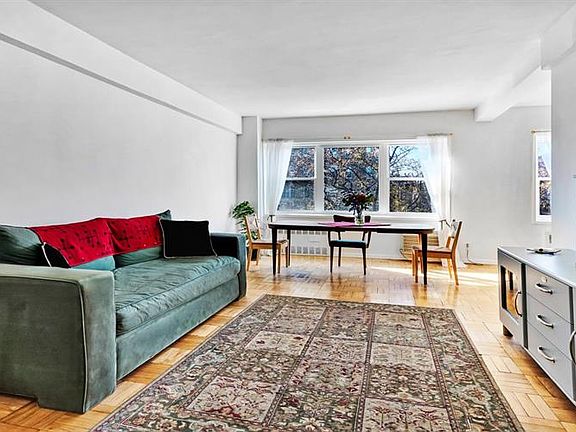 2nd image of 10 Plaza St E APT 4B