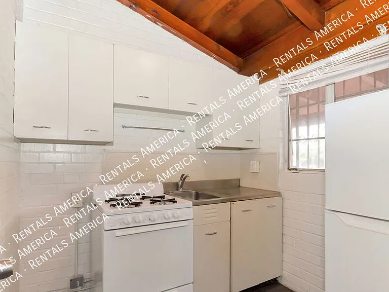 947 N Alvernon Way #3 — Photo 10
