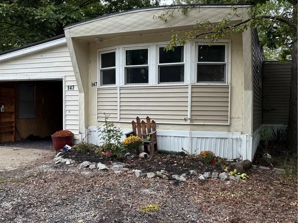 147 E Canyon Dr, Hamburg, NY 14075