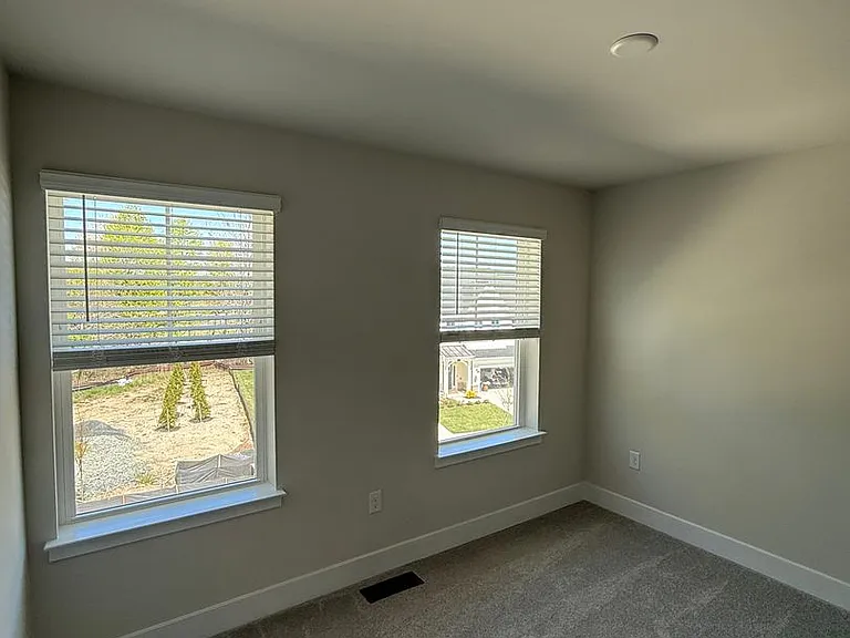 2108 Winterberry Ln — Photo 17