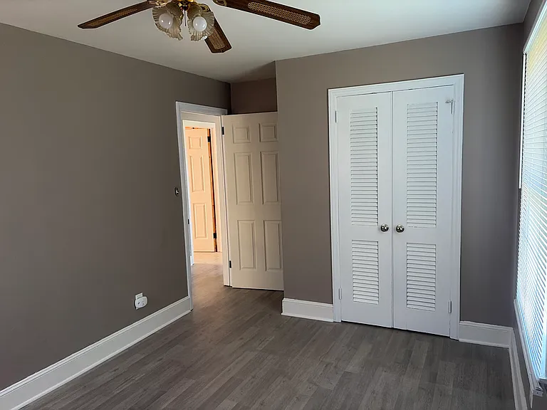 1410 Waddell St — Photo 3