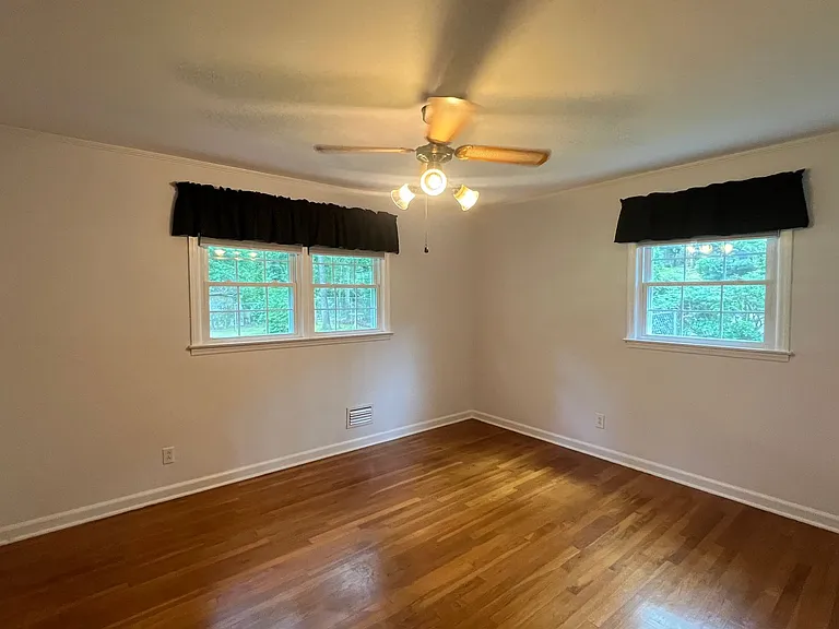 1943 Birchwood Way — Photo 36