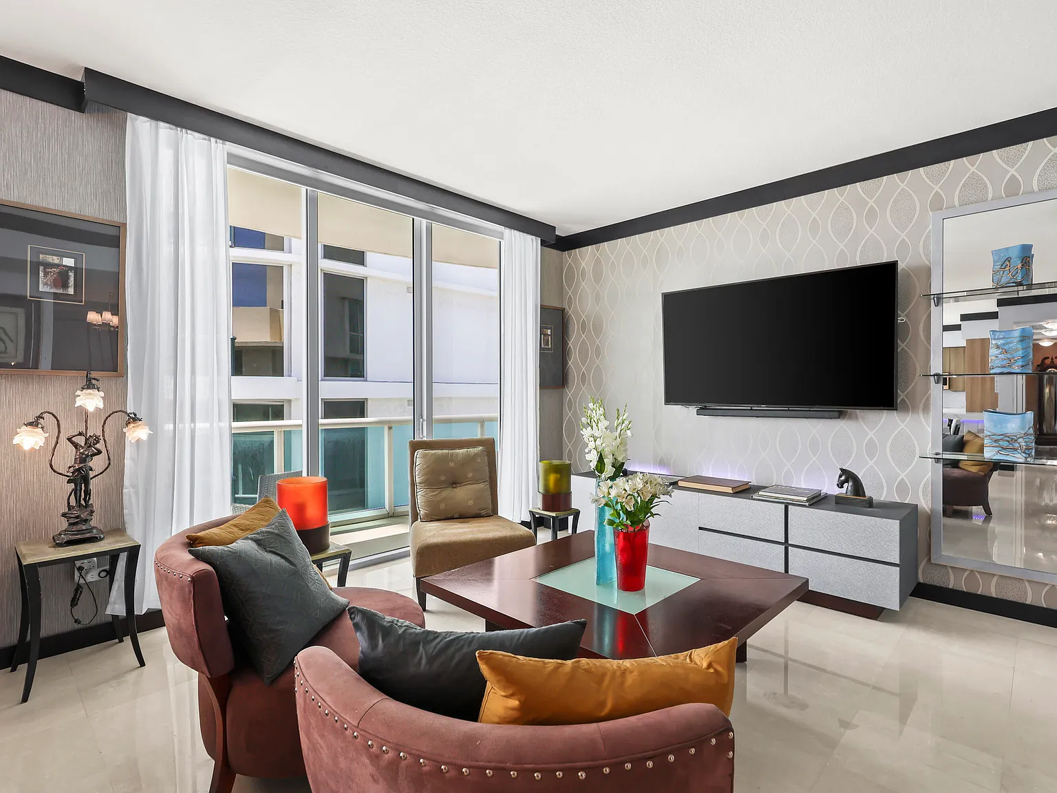 2 bed, 2.5 bath, 1918 sqft, $6,000 — Photo 3