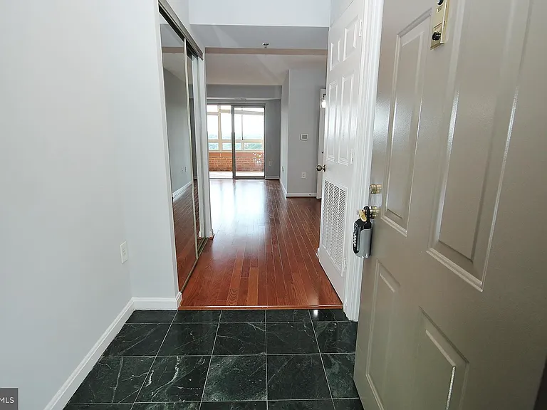 2151 Jamieson Ave #2011 — Photo 2
