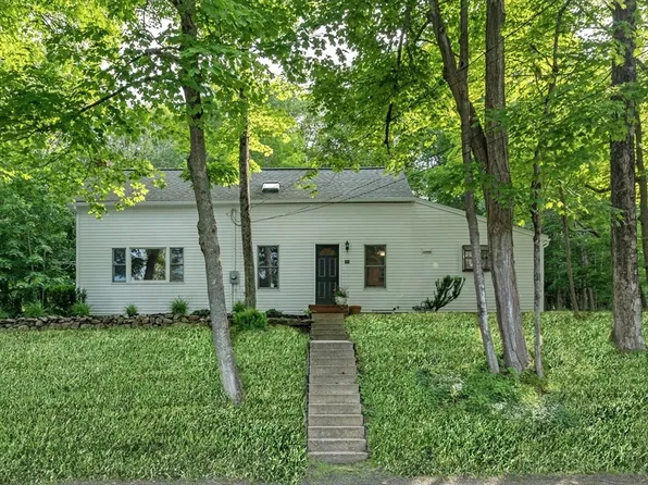 17 High St, Merrimac, MA 01860