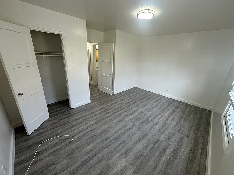 Silverlake Garden Apartments — Photo 37