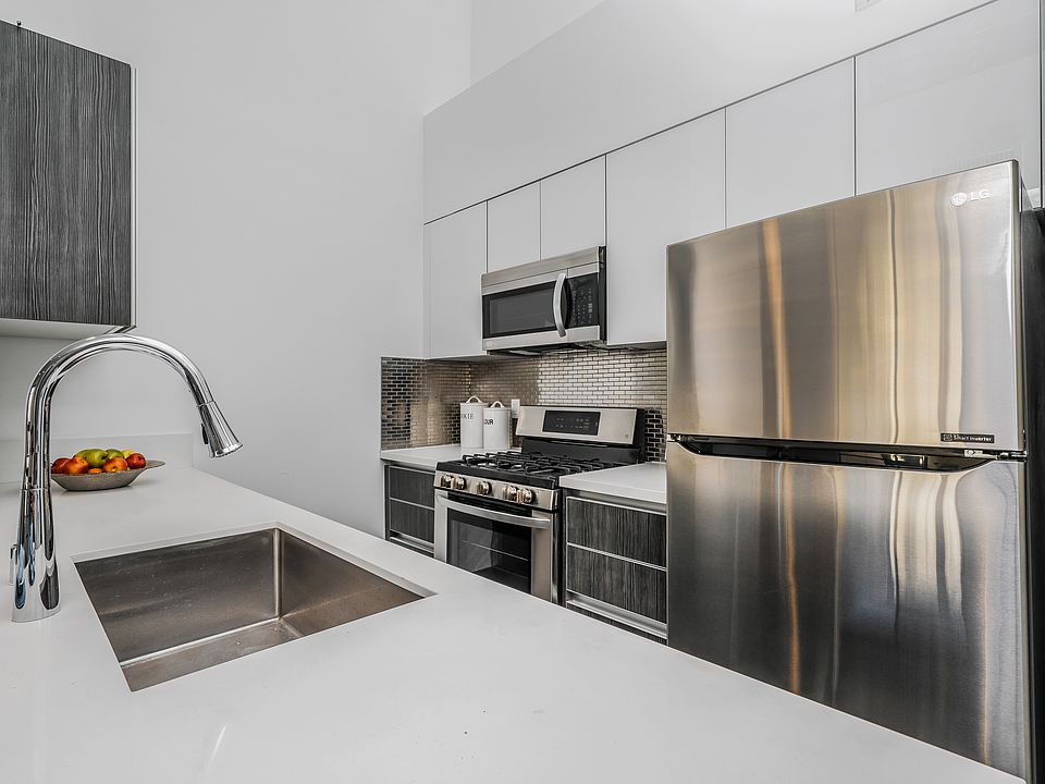 1st image of 5066 Romaine St APT 8
