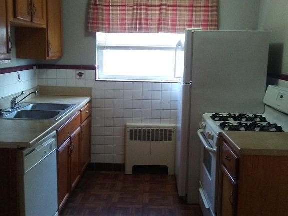 4th image of 1672 Llanfair Ave APT 4