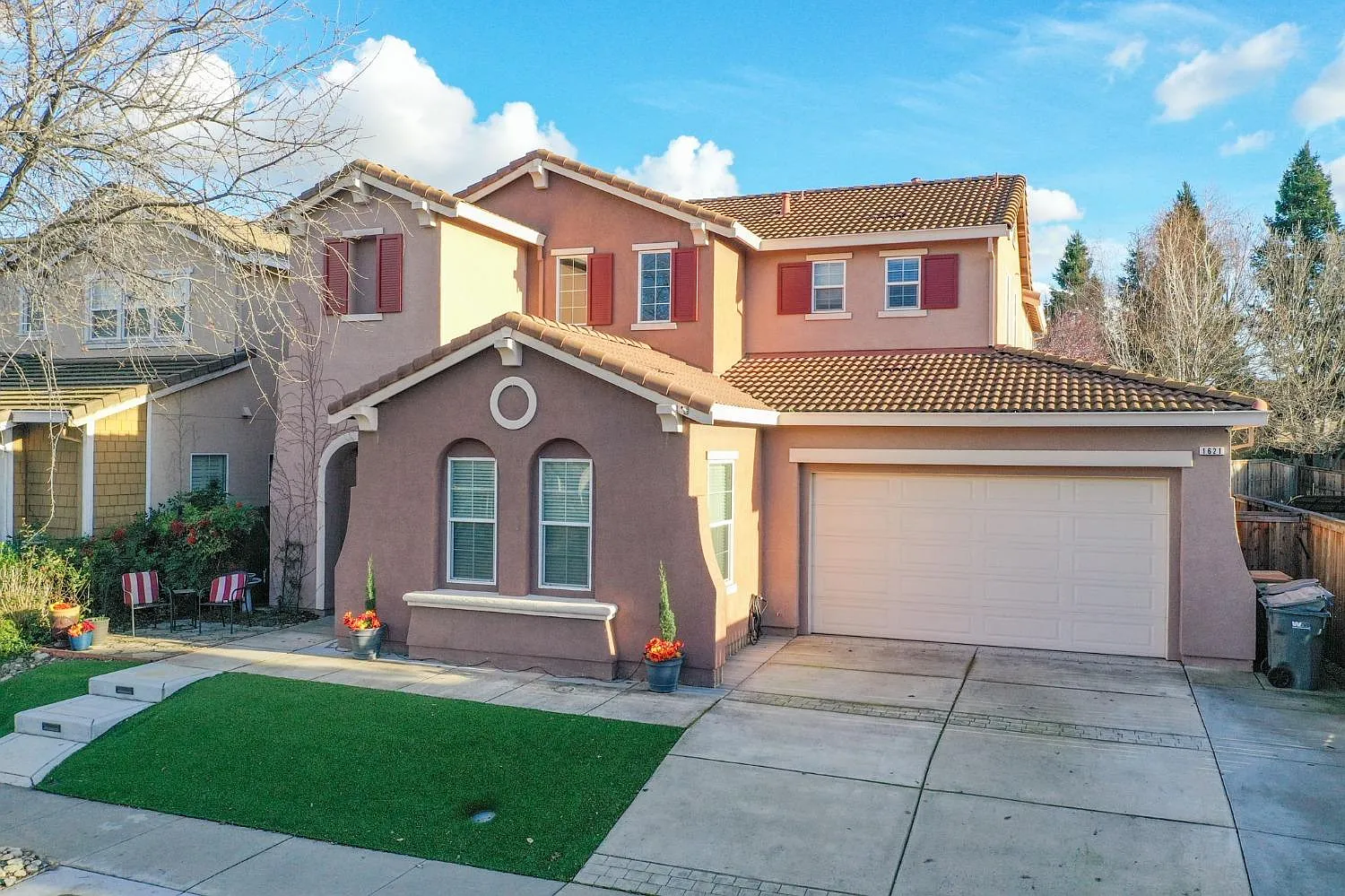 1621 Highland Dr photo 1