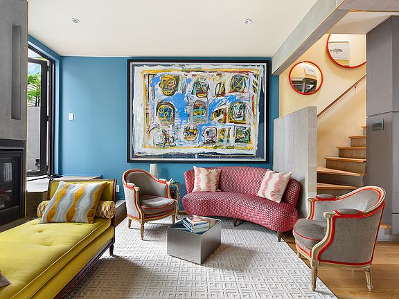 4th image of 512 Lorimer St #Townhouse 1
