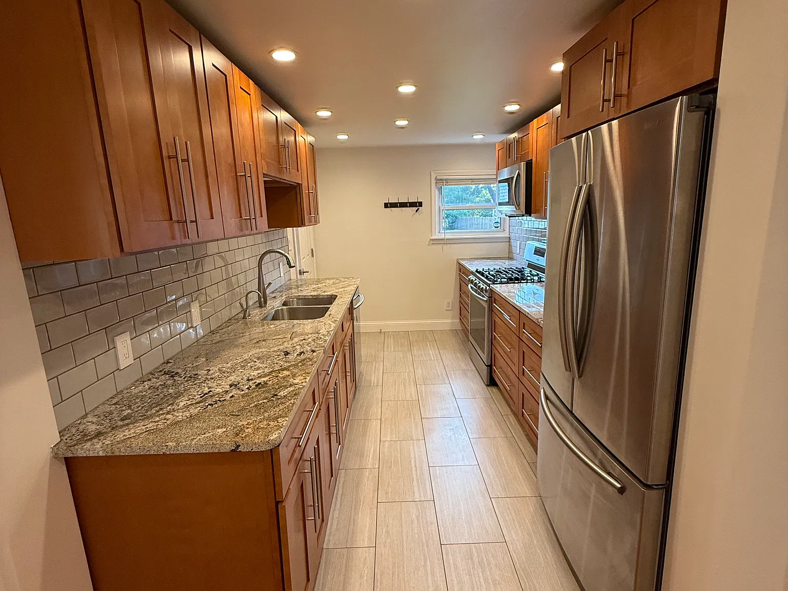 3 bed, 1224 sqft, $1,900 — Photo 2