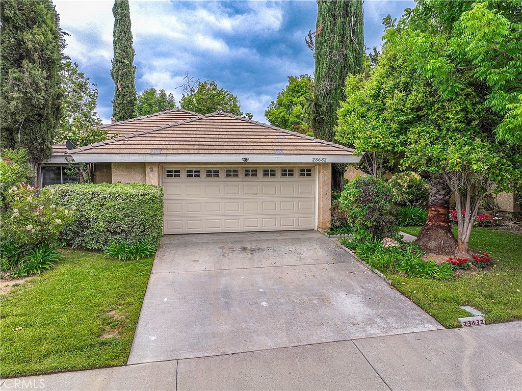 23532 Platina Dr, Santa Clarita, CA 91355