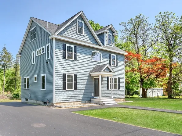 16 Oakdale Rd, Wilmington, MA 01887