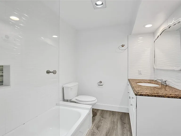 5981 NE 22nd Way — Photo 23