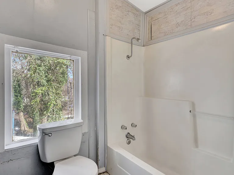 Breeze Apartments — Photo 38
