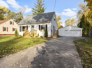 920 Clark Rd, Lansing, MI 48917